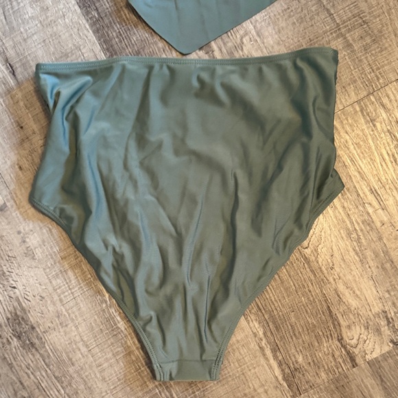 NWOT Green Two-Piece Swimsuit - Picture 5 of 7
